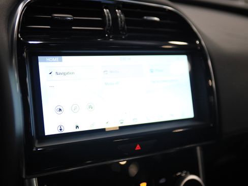 Used 2020 Jaguar XE S image 24