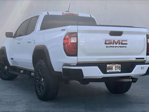 Used 2023 GMC Canyon Elevation w/ Elevation Premium Package AWD/4WD image 4