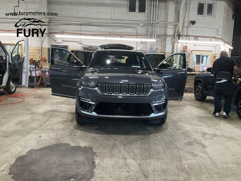 Used 2024 Jeep Grand Cherokee Summit AWD/4WD image 17