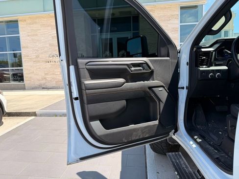 Used 2024 GMC Sierra 2500 AT4 w/ AT4 Premium Plus Package image 17