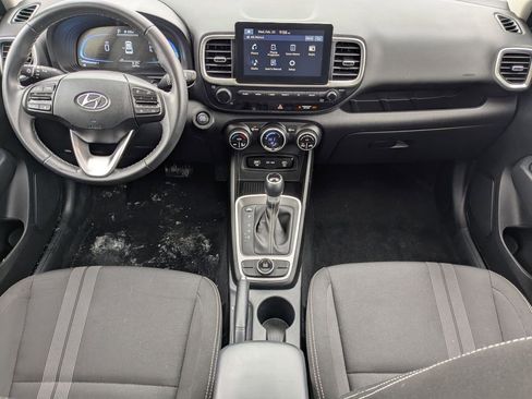 Used 2025 Hyundai Venue SEL image 30
