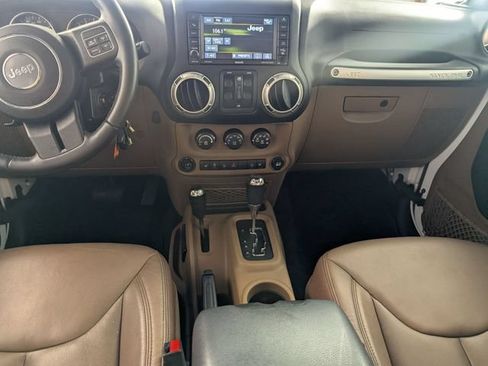 Used 2018 Jeep Wrangler Unlimited Sahara w/ Connectivity Group AWD/4WD image 20
