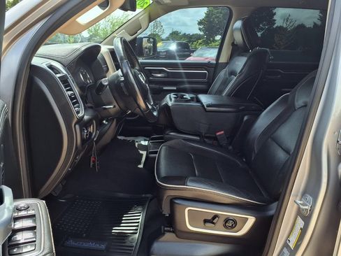 Used 2019 RAM 1500 Laramie AWD/4WD image 11