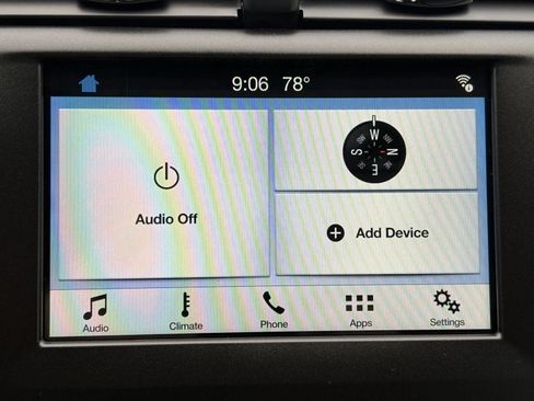 Used 2018 Ford Fusion SE w/ Fusion SE Technology Package FWD image 19
