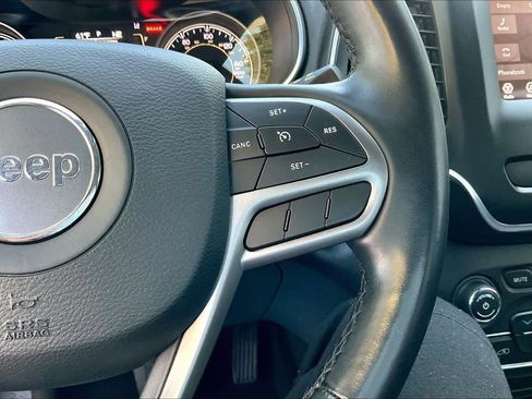 Used 2021 Jeep Cherokee Latitude Plus image 23