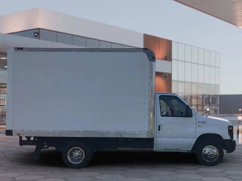 Used 2014 Ford E-350 and Econoline 350 Super Duty RWD image 4