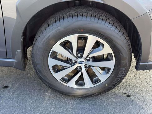 Used 2025 Subaru Outback Premium image 9