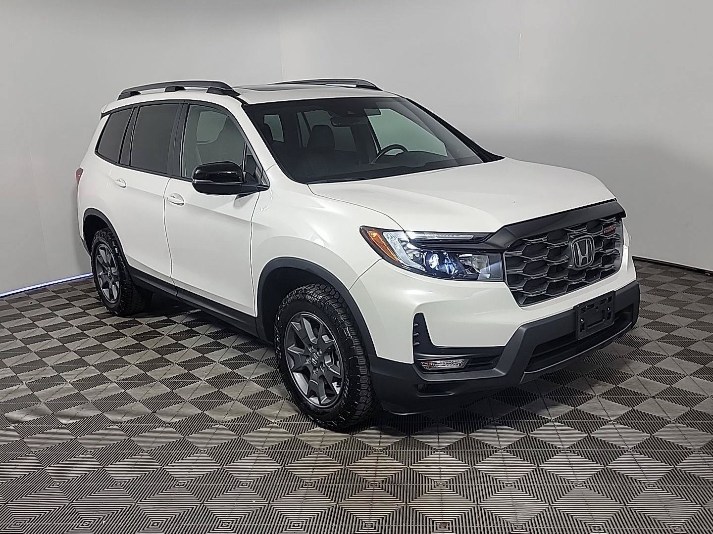 Certified 2025 Honda Passport TrailSport image 1