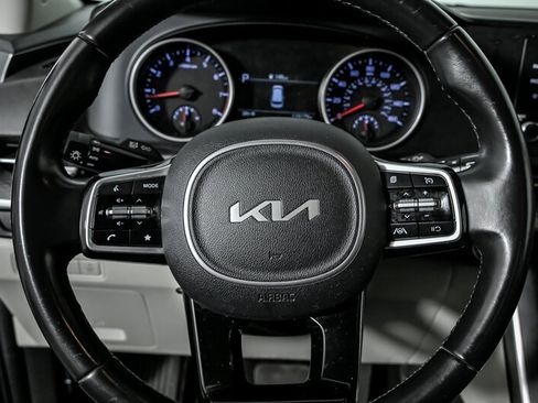 Used 2023 Kia Carnival LX FWD image 21