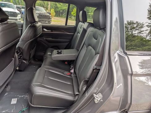 New 2026 Jeep Grand Cherokee Limited AWD/4WD image 13