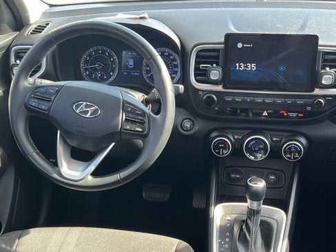 Used 2021 Hyundai Venue SEL w/ Premium Package image 18