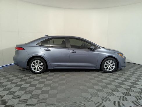 Used 2023 Toyota Corolla LE image 4
