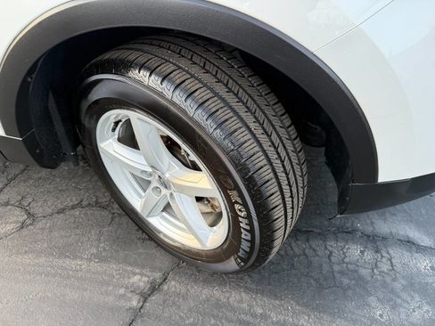 Used 2016 Ford Explorer XLT w/ Equipment Group 202A image 29