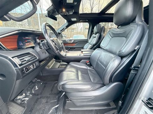 Used 2023 Lincoln Navigator Reserve image 13