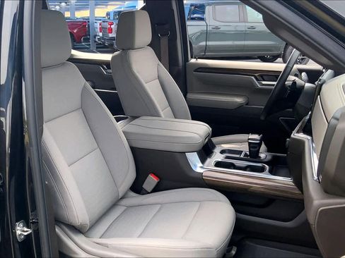 Used 2024 Chevrolet Silverado 1500 LT Trail Boss w/ Convenience Package II image 9