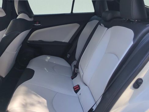 Used 2018 Toyota Prius Four Touring w/ Appearance Package image 12