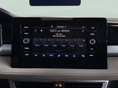 Certified 2025 Volkswagen Taos SE image 24