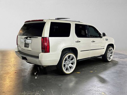Used 2007 Cadillac Escalade AWD w/ Information Package image 3