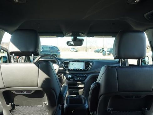 New 2026 Chrysler Pacifica Select FWD image 21