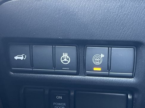 Used 2023 Nissan Armada SL w/ Captain's Chairs Package image 18