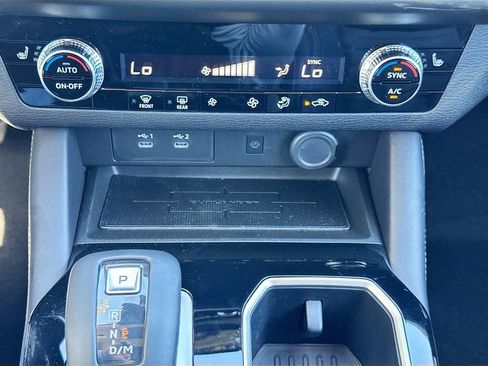 Used 2025 Mitsubishi Outlander SE FWD image 17