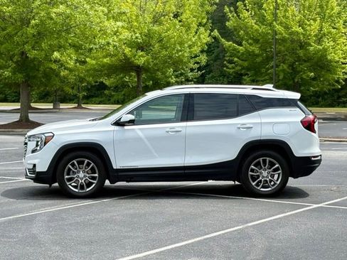 Used 2023 GMC Terrain SLT w/ Tech Package FWD image 3