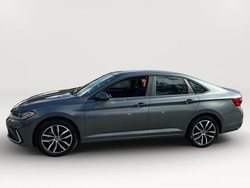 Used 2026 Volkswagen Jetta SE image 3