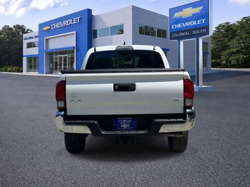 Used 2023 Toyota Tacoma SR5 AWD/4WD image 5