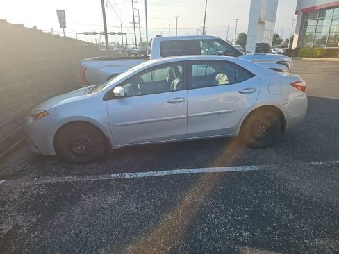 Used 2016 Toyota Corolla LE FWD image 11
