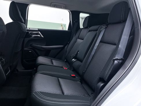 New 2025 Mitsubishi Outlander ES image 25