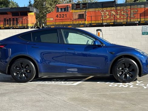 Used 2023 Tesla Model Y Long Range AWD/4WD image 6
