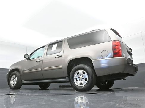 Used 2013 Chevrolet Suburban LT RWD image 35