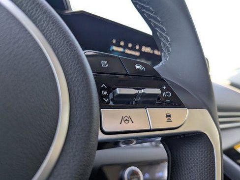 New 2025 Hyundai Elantra SEL FWD image 18
