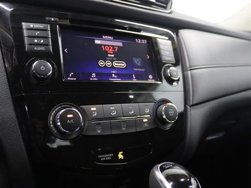 Used 2018 Nissan Rogue S AWD/4WD image 25