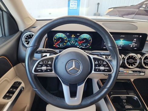 Used 2022 Mercedes-Benz GLB 250 w/ Premium Package Lite image 19
