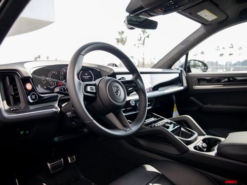 New 2026 Porsche Cayenne Turbo image 4
