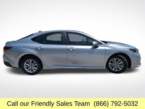 Used 2025 Toyota Camry LE AWD/4WD image 6