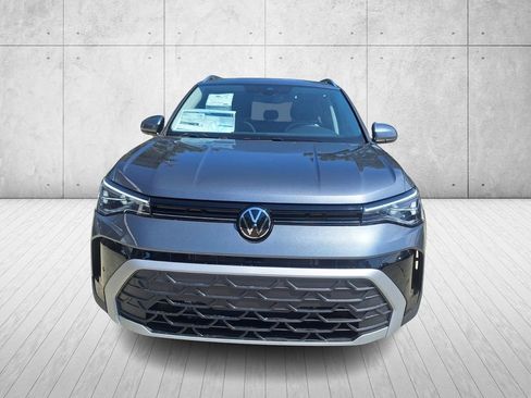 Used 2025 Volkswagen Taos SE FWD image 8
