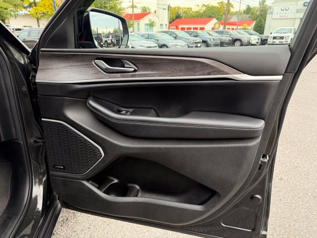 Used 2023 Jeep Grand Cherokee L Limited w/ Luxury Tech Group II AWD/4WD image 32