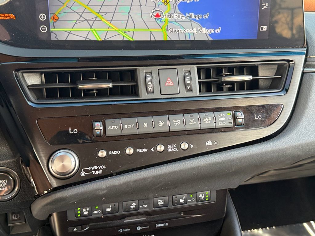 Used 2022 Lexus ES 350 Ultra Luxury w/ Accessory Package 2 FWD image 17