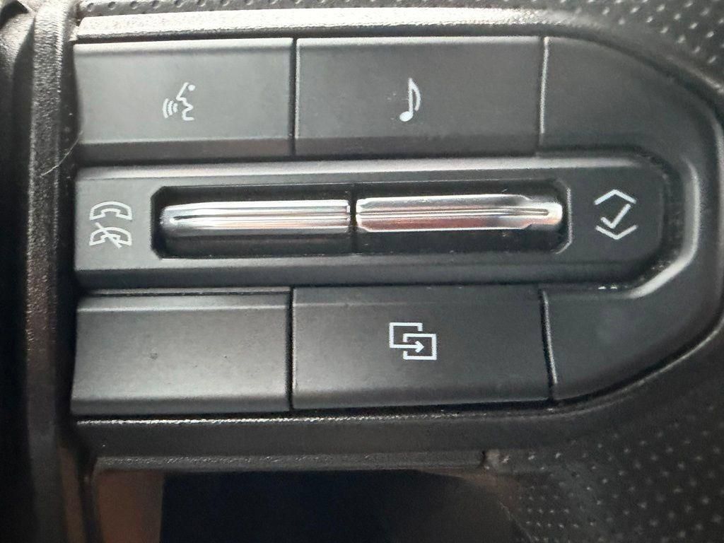 Used 2024 Chevrolet Colorado W/T RWD image 14