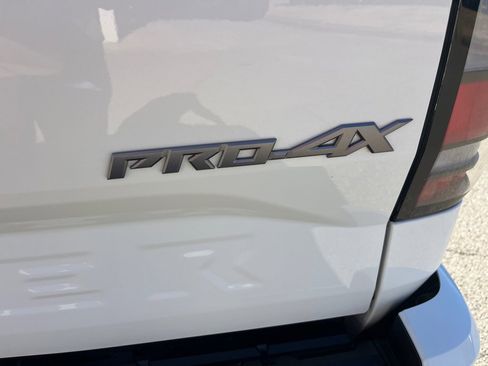 Used 2022 Nissan Frontier PRO-4X w/ Technology Package image 12