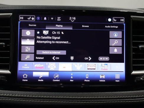 Certified 2024 Chrysler Pacifica Select image 32