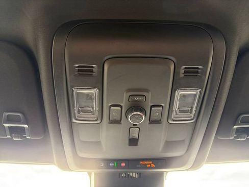 Used 2025 GMC Yukon XL Denali AWD/4WD image 12