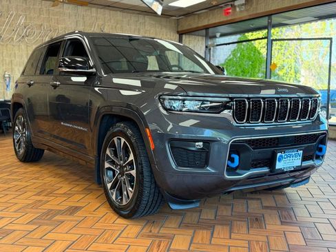 Used 2022 Jeep Grand Cherokee Overland w/ Advanced Protech Group III AWD/4WD image 10
