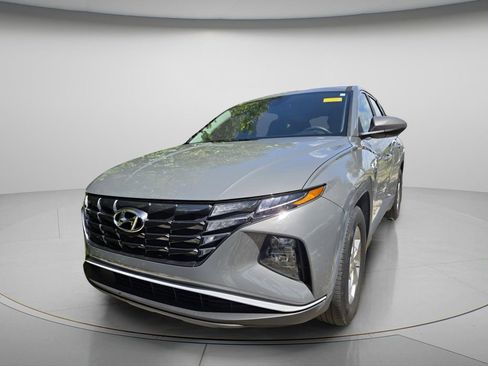 Used 2024 Hyundai Tucson SE image 3