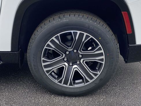 Certified 2024 Jeep Wagoneer L 2WD w/ Premium Group I image 13