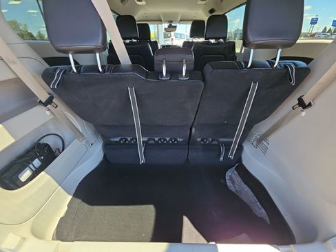 Used 2023 Chrysler Pacifica Touring-L FWD image 12