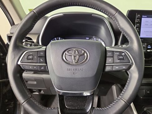Used 2021 Toyota Highlander XLE AWD/4WD image 22