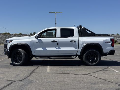 New 2026 Chevrolet Colorado Trail Boss w/ Midnight Edition AWD/4WD image 4